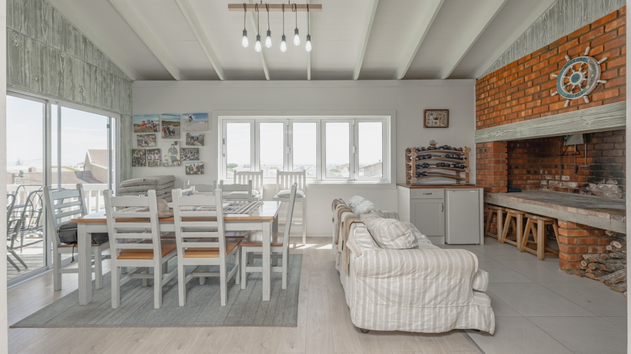 4 Bedroom Property for Sale in Struisbaai Western Cape